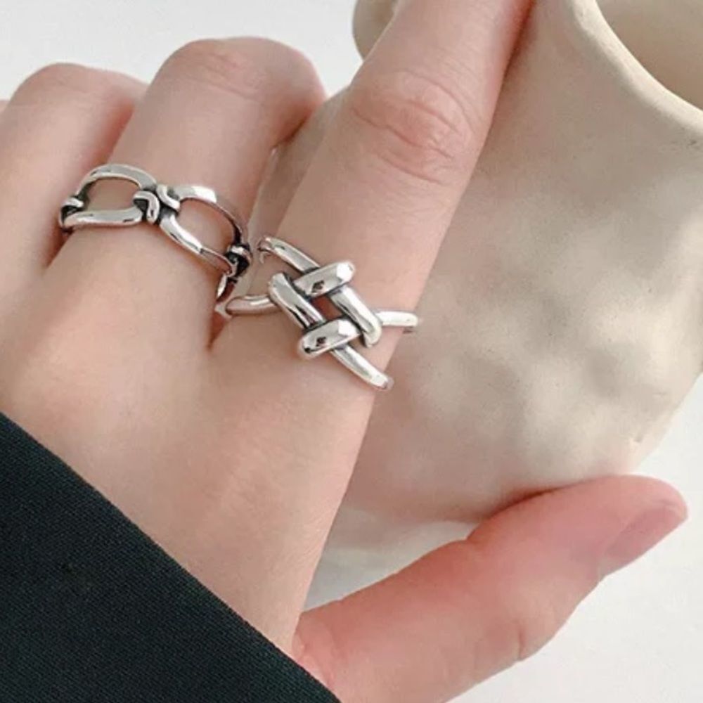 The Jumbo Knot Ring in 925 silver